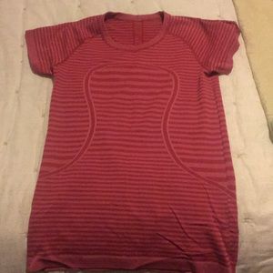 Lulu lemon tee
